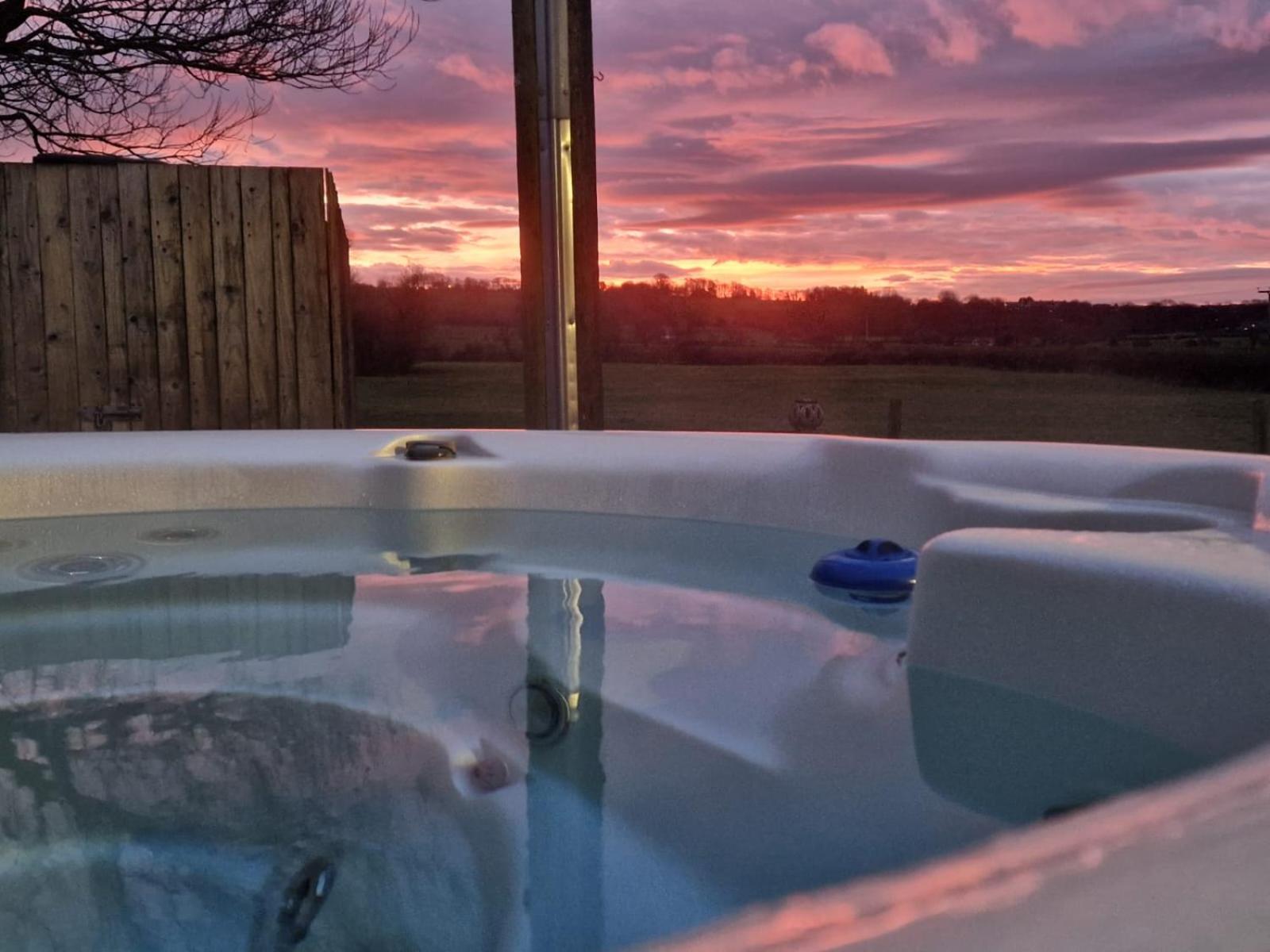 Bowland Breaks-A Luxury Barn Conversion With Optional Hot Tub, Log Burner And Countryside Views Longridge Exterior foto